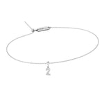 Zartes Silberarmband mit kleinem Charm Number 2 und Zirkonia-Steinen.