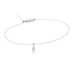 Zartes Silberarmband mit kleinem Charm Number 9 und Zirkonia-Steinen.