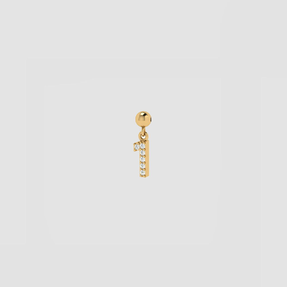 Goldener Charm Numbers Anhänger Zahl 1 mit weißen Zirkonia auf hellem Hintergrund.