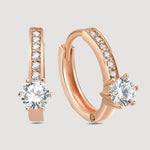Creolen Shiny Solitaire in Roségold mit weißem Zirkonia und zarter Zirkonia-Reihe vorne.