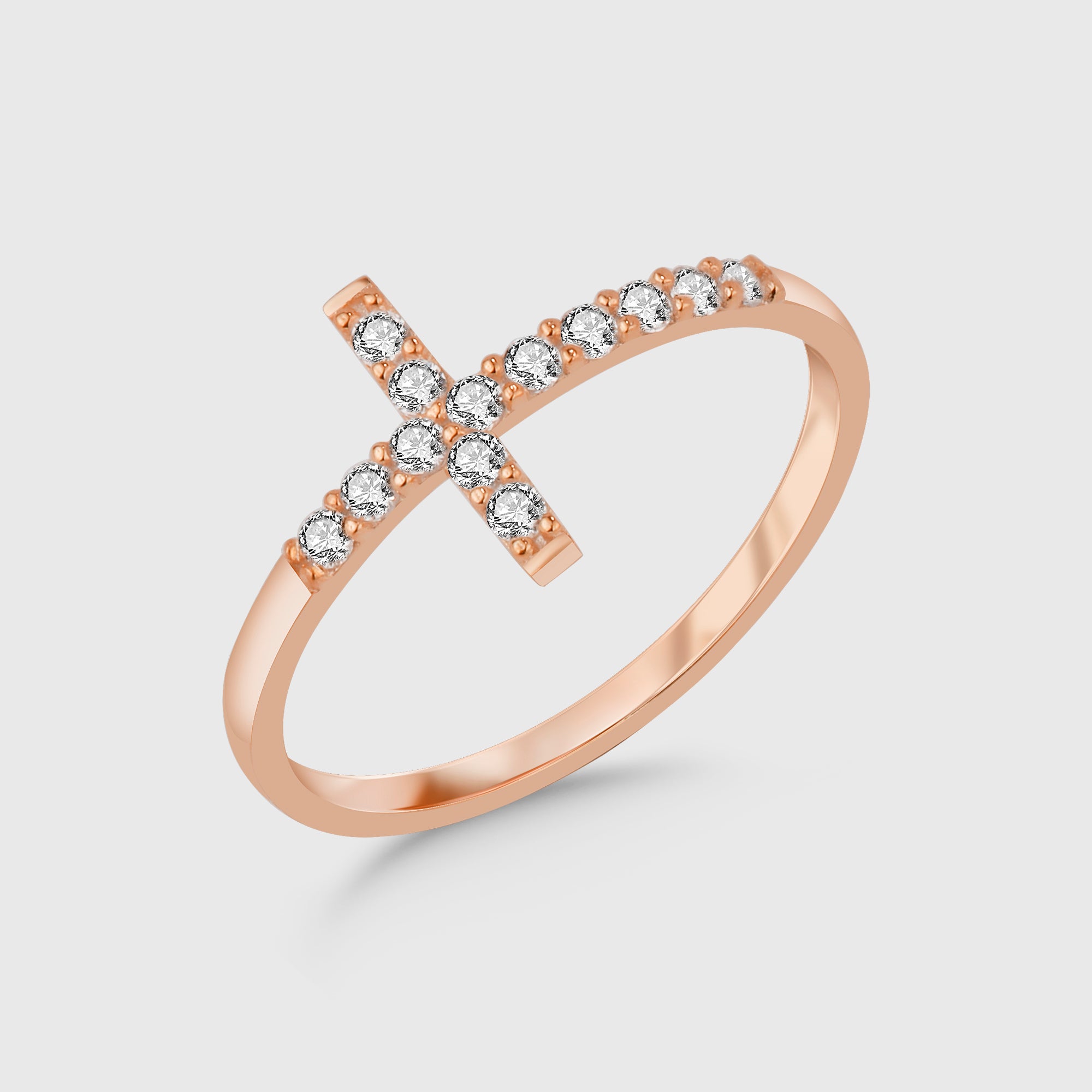 Cross Ring in Roségold mit weißen Zirkonia auf hellem Hintergrund, filigraner Damenring von Dkeniz.