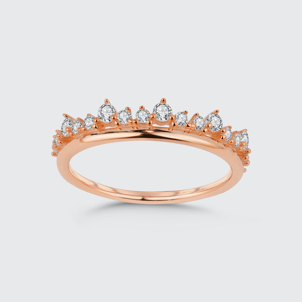 Rosé Diadem Ring mit Zirkonia im Krönchen-Design aus 925 Silber, Detailansicht der Steinfassung.