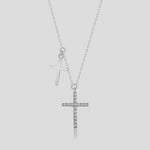 Double Kreuz Zirkonia Kette Silber – zwei Kreuz-Anhänger, ein Kreuz mit Zirkonia, Studioaufnahme.