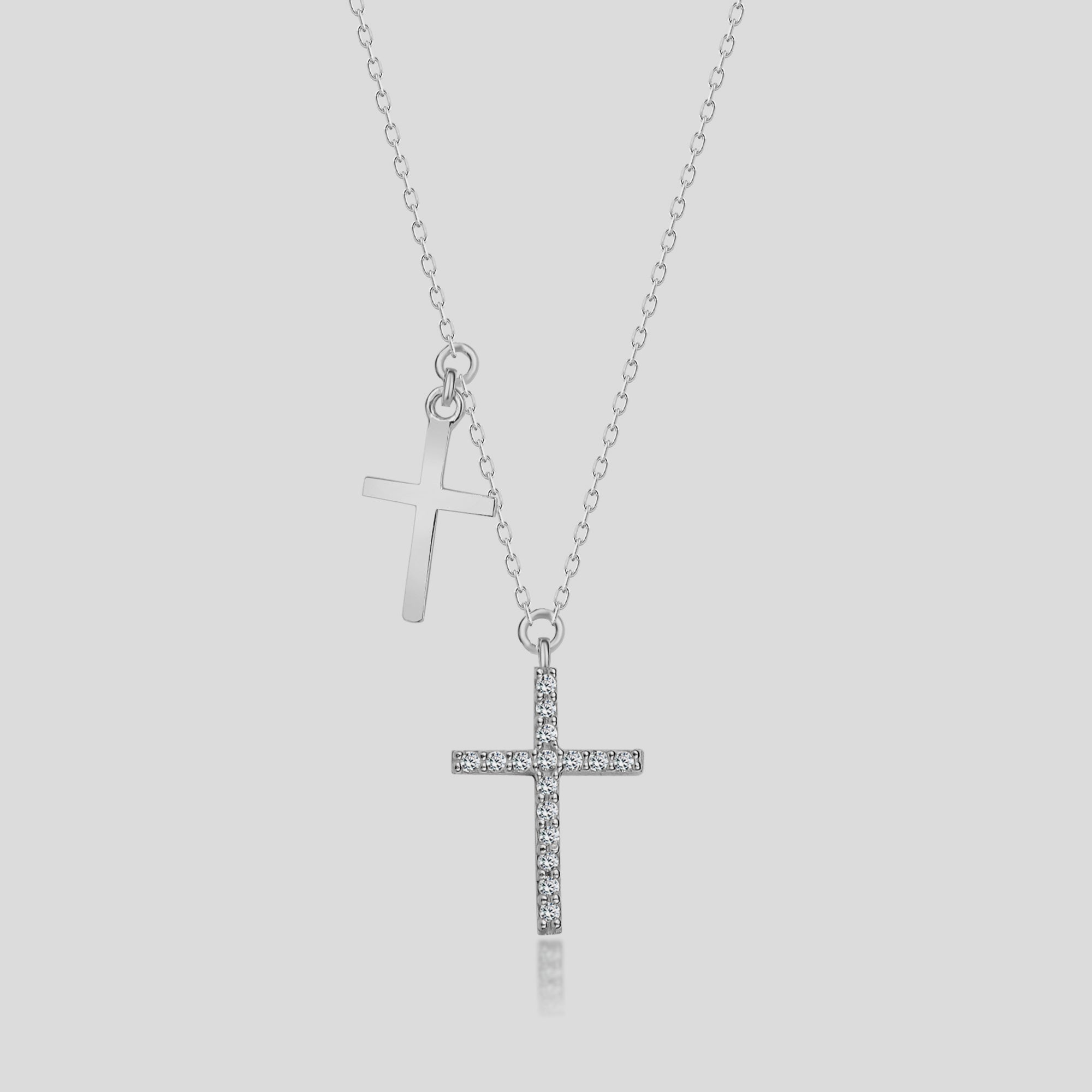 Double Kreuz Zirkonia Kette Silber – zwei Kreuz-Anhänger, ein Kreuz mit Zirkonia, Studioaufnahme.