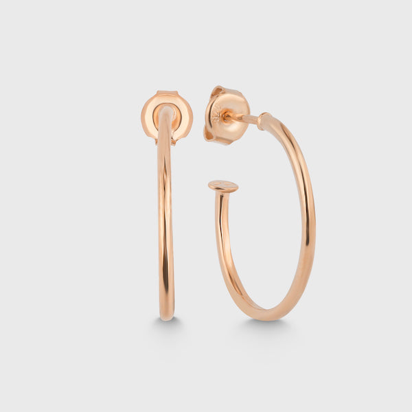 (Produkt freigestellt): Dünne Creolen Classic Thin M in Rosé – 925 Silber rosé vergoldet, filigrane Hoop Earrings.