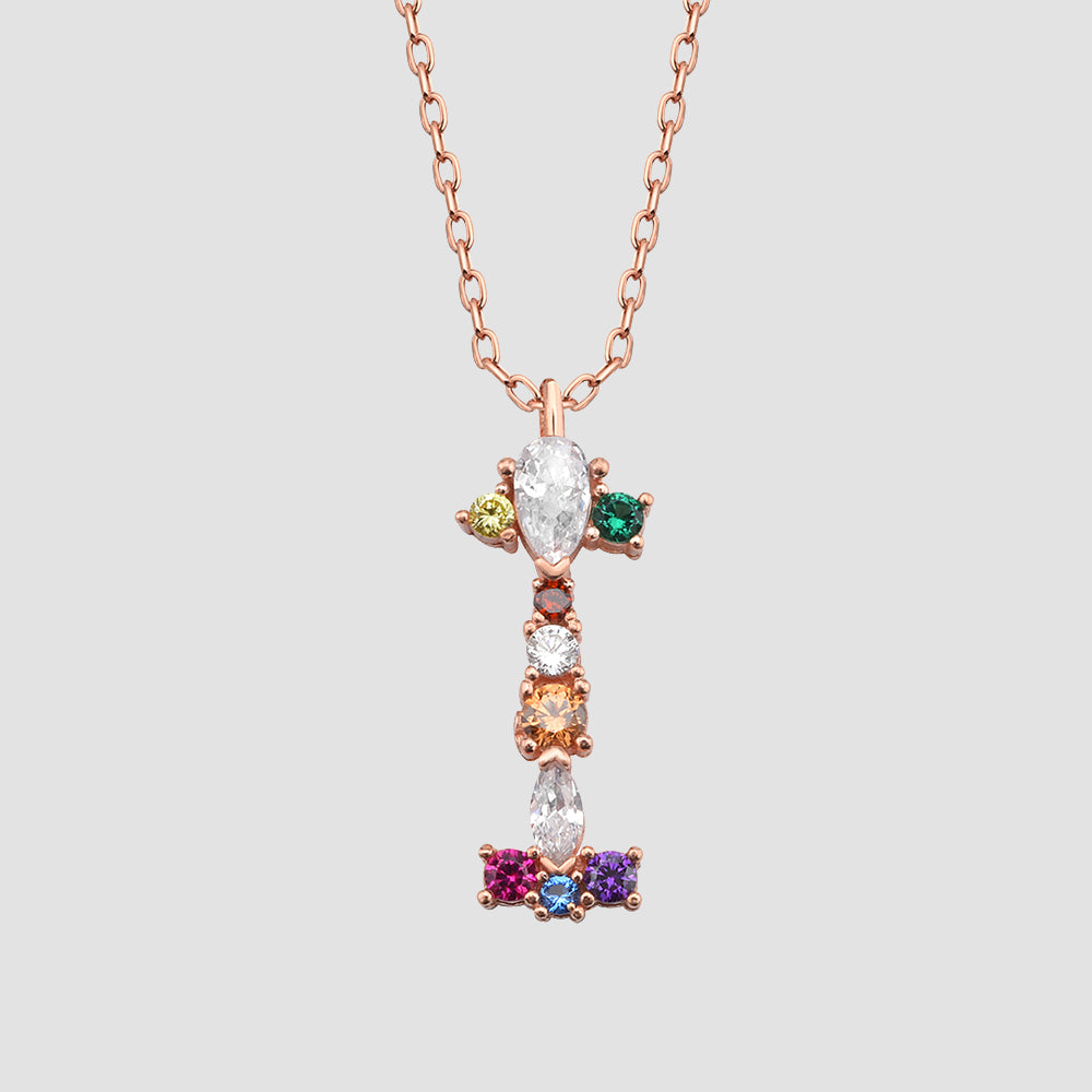 Buchstaben-Anhänger I in Rosé mit Zirkonia Mix an Kette – Fancy Crystals Mix Letter von Dkeniz.