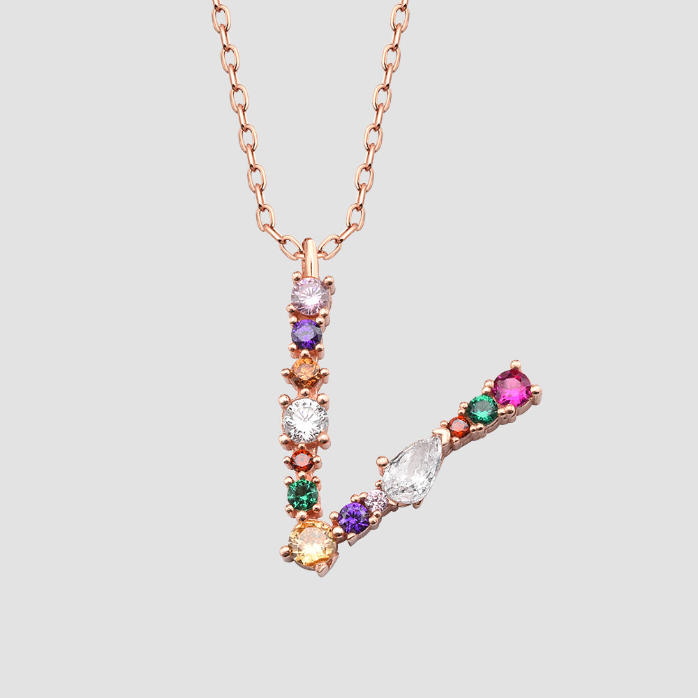 Buchstaben-Kette V rosévergoldet aus 925 Silber mit bunten Zirkonia-Steinen – Dkeniz.
