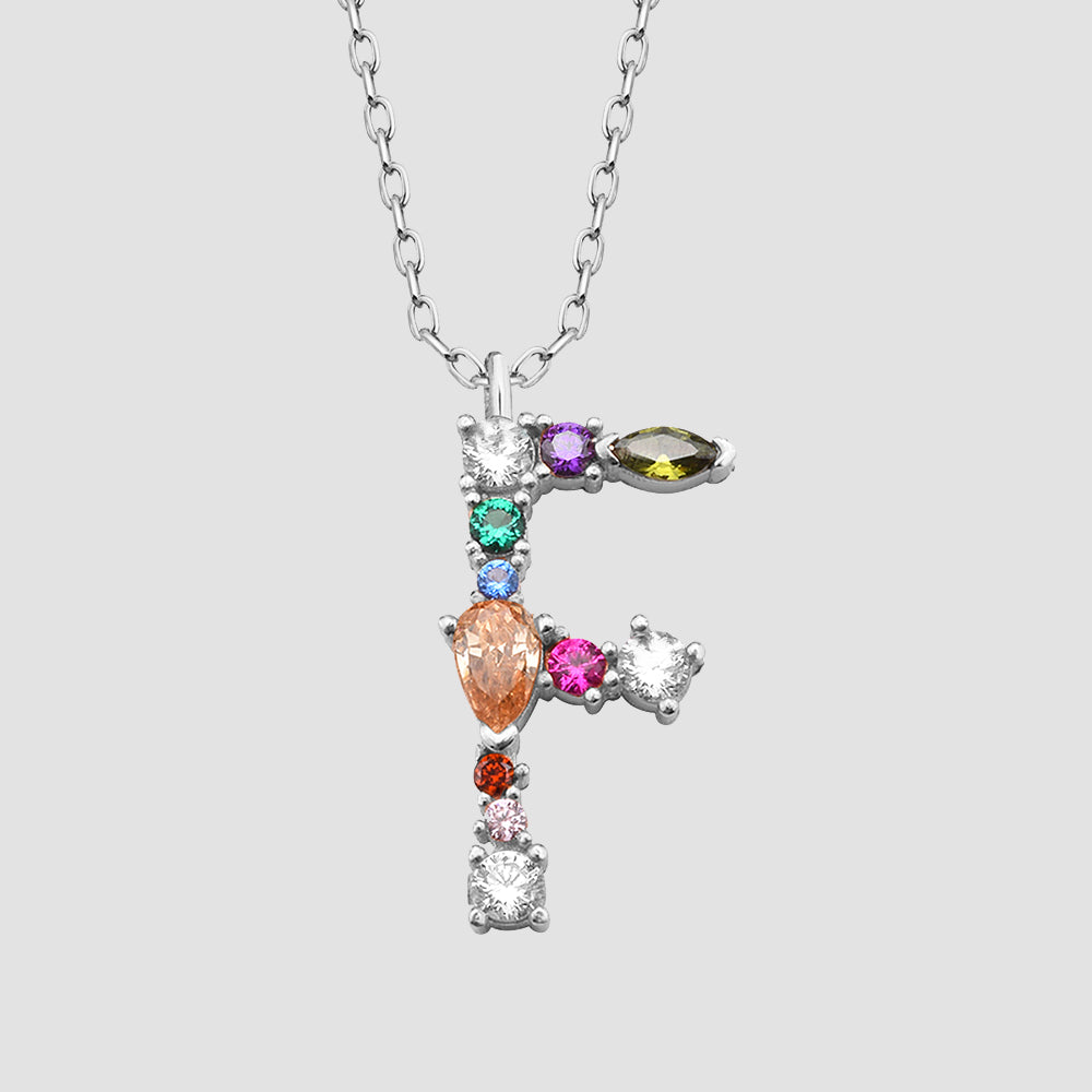 Fancy Crystals Mix Letter Kette Silber 925 – Buchstabe F Anhänger mit Zirkonia-Mix, Detailansicht.