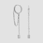 Hängecreolen Baguette in Silber mit feiner Kette und baguetteförmigem Zirkonia-Anhänger von Dkeniz.