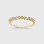 Half Zirkonia Ring in Gold mit weißen Zirkonia, feiner stapelbarer Damenring.