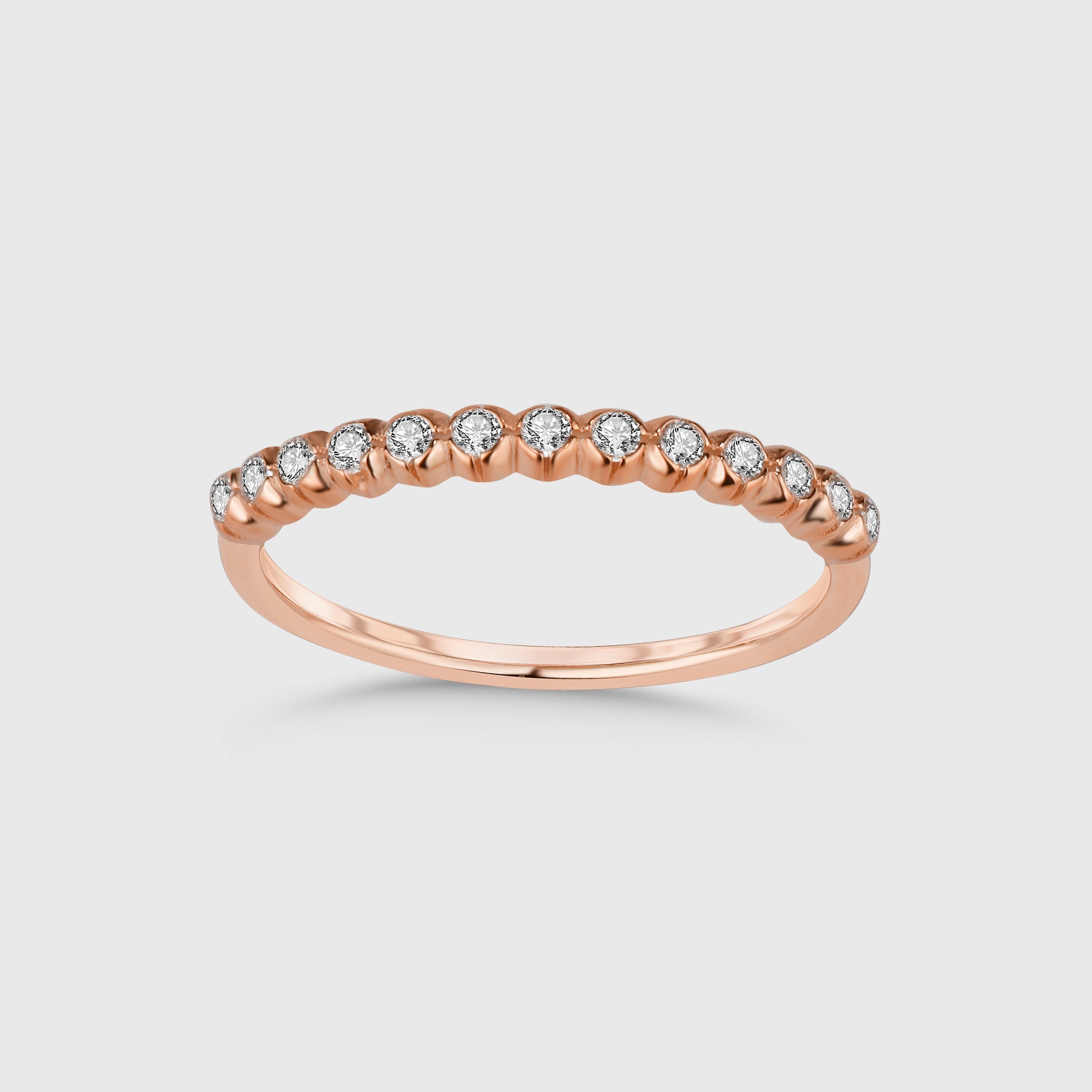 Half Zirkonia Ring in Rosévergoldung mit weißen Zirkonia, filigraner Damenring.