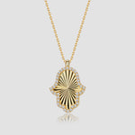 Hamsa Hand Kette in Gold mit Zirkonia – Shiny Collection Anhänger an feiner Kette.