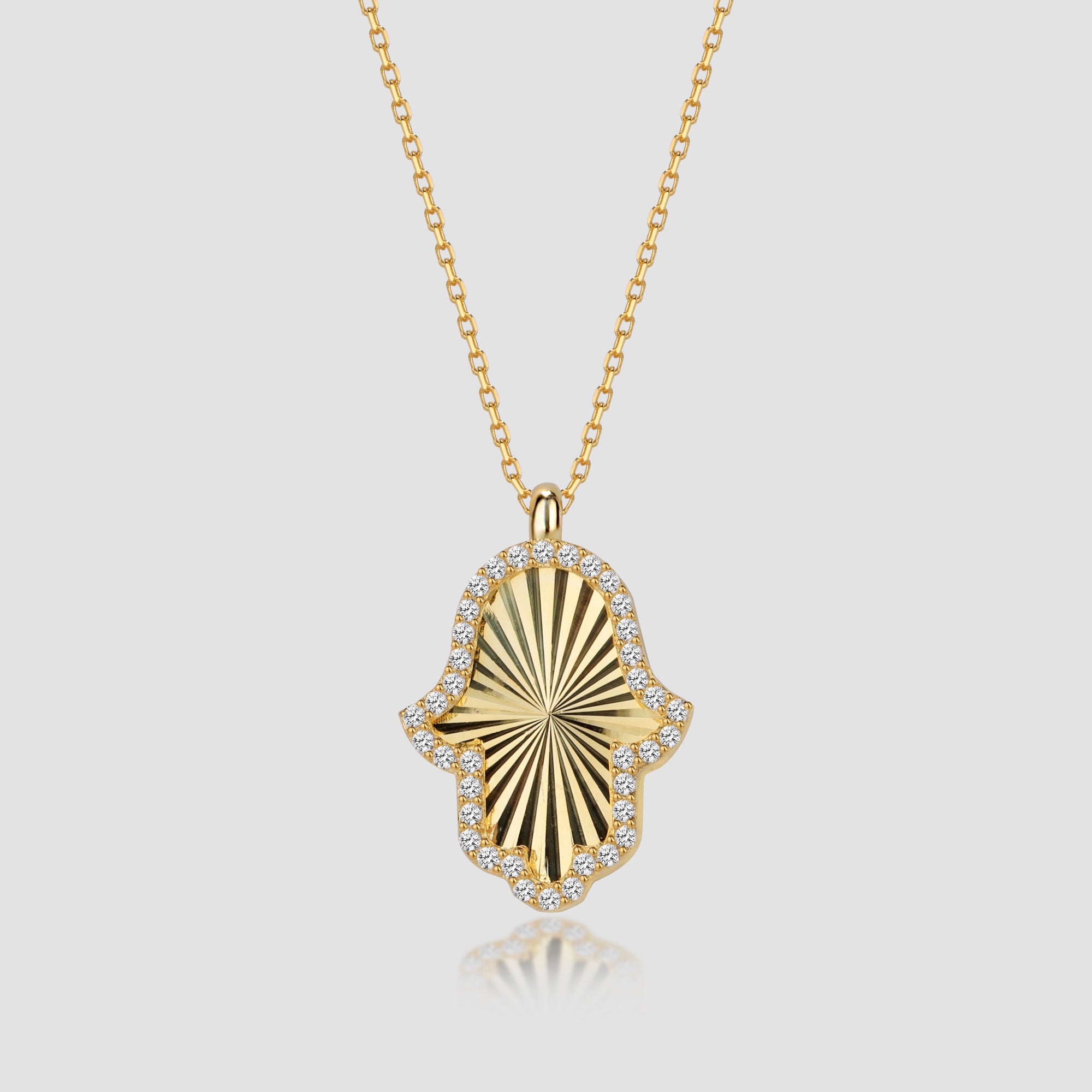 Hamsa Hand Kette in Gold mit Zirkonia – Shiny Collection Anhänger an feiner Kette.