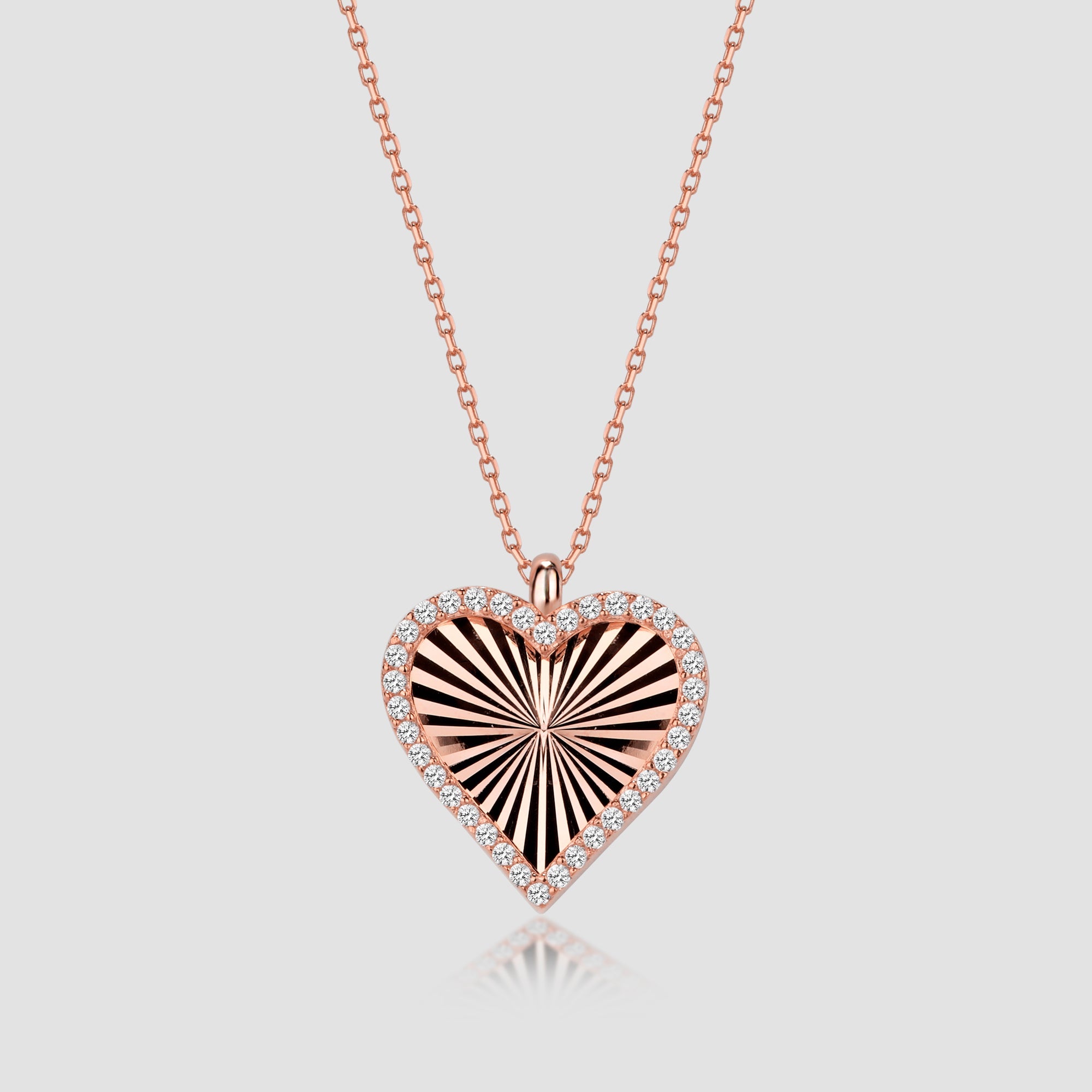 Roségoldene Heart Shiny Collection Kette mit Zirkonia-Herzanhänger auf hellgrauem Hintergrund.