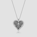 Silberne Heart Shiny Collection Kette mit schwarz-weißer Herzplatte und Zirkonia-Rand freigestellt.