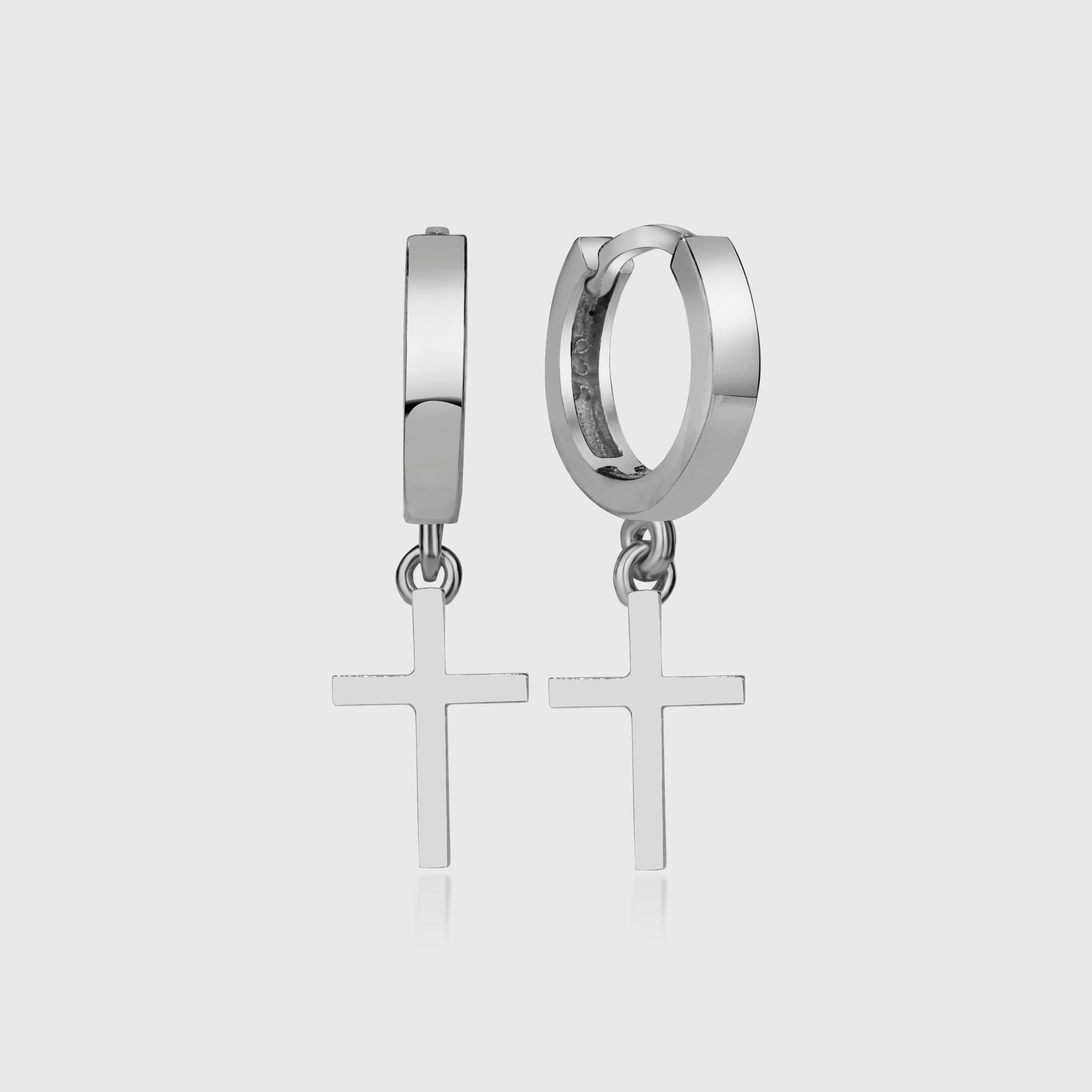 Paar High Polished Cross Hugy Creolen in Silber aus 925 Sterling Silber, glänzend, mit Kreuzanhänger.