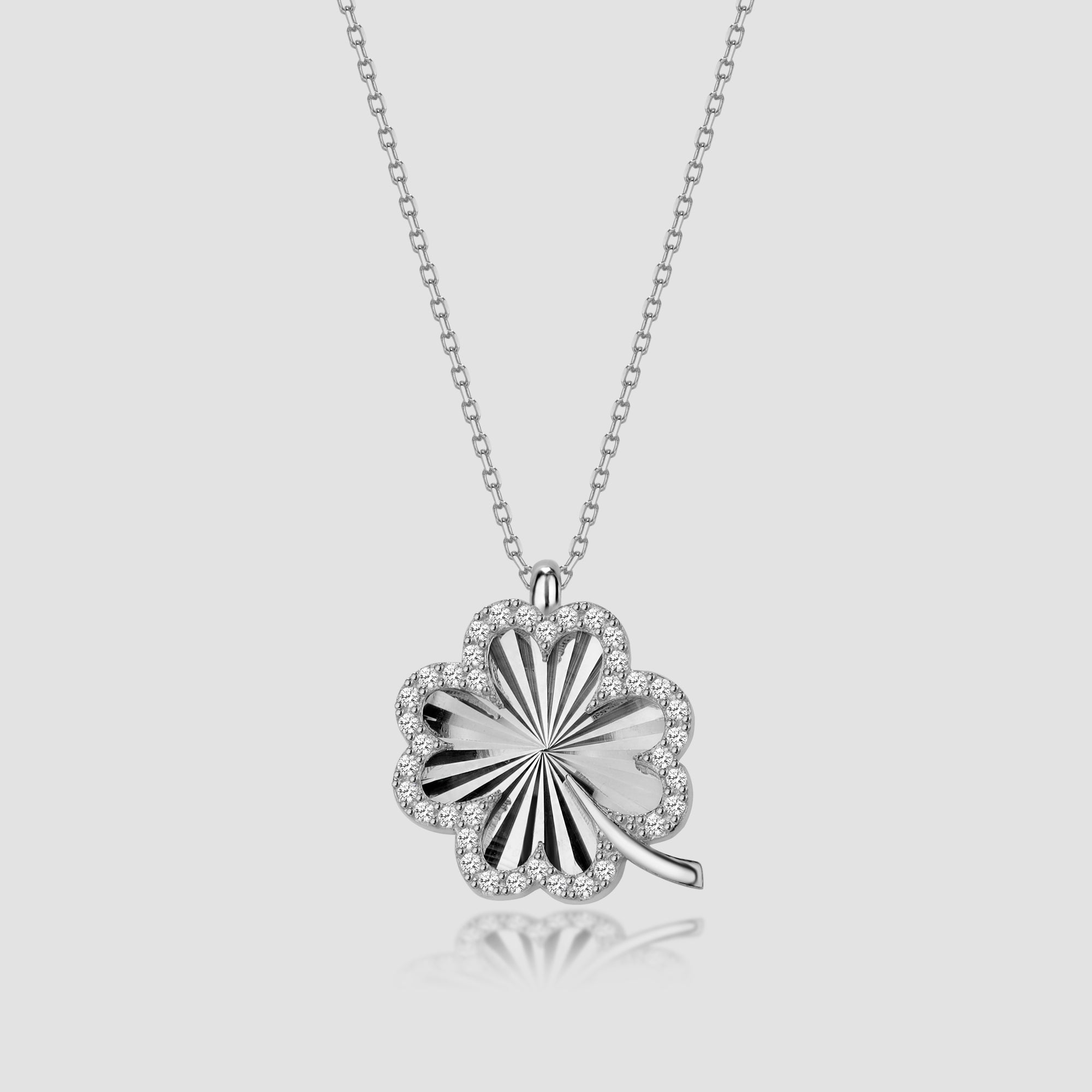 Silberne Kleeblatt Halskette mit Zirkonia, Shiny Collection aus 925 Silber von Dkeniz als stilvoller Glücksbringer.
