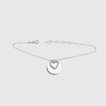 Detailansicht Mirror Herz Gravur Armband Silber mit gravierbarer Platte und funkelndem Zirkoniaherz.