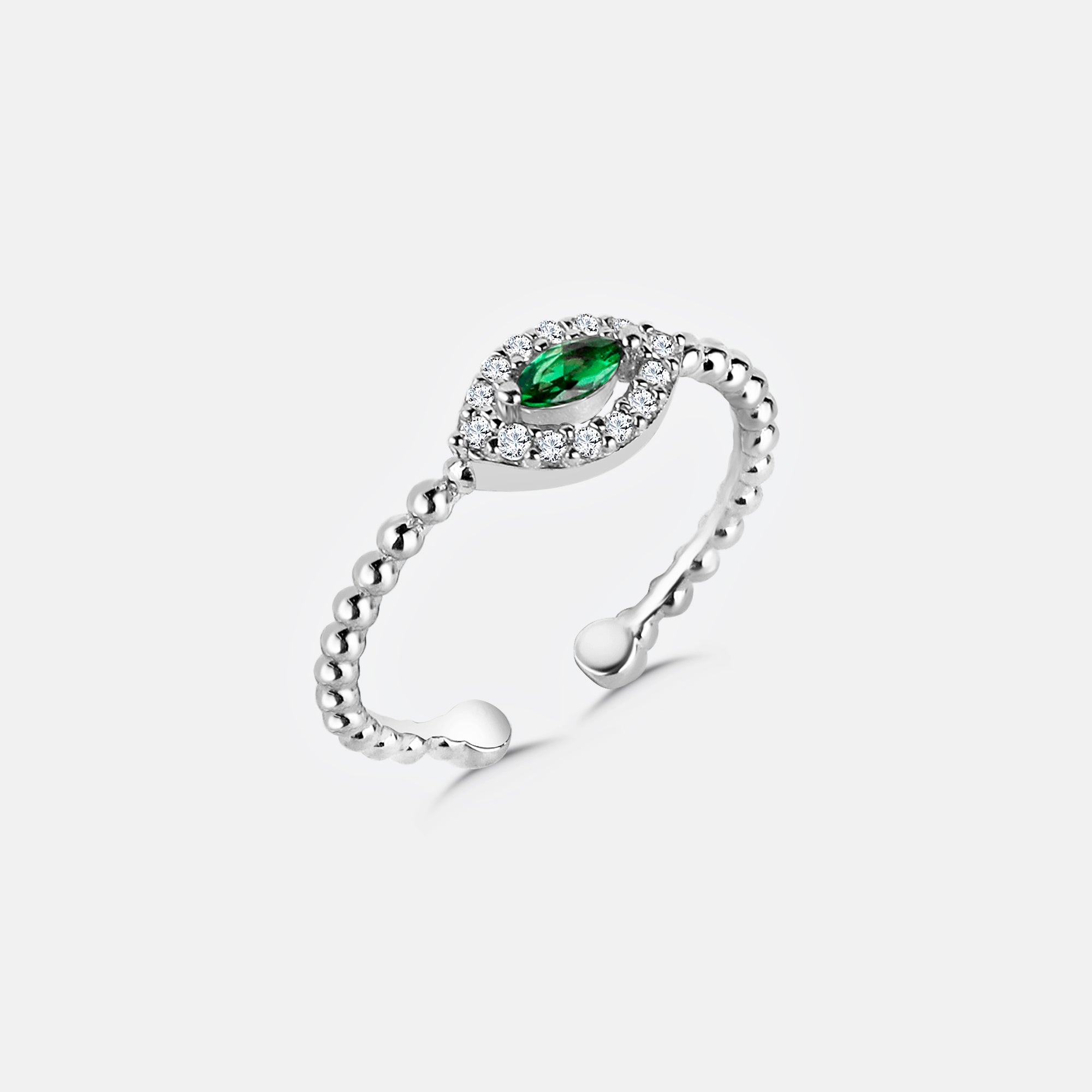 Navette Emerald Ring in Silber mit grünem Zirkonia und Zirkonia-Kranz auf hellem Hintergrund.