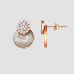 Perlmutt Ohrstecker in Rosé mit Zirkonia-Pavé und runder Perlmutt-Scheibe, Front- und Seitenansicht.