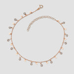 Plättchen Armband mit Zirkonia in Rosévergoldung auf neutralem Hintergrund.