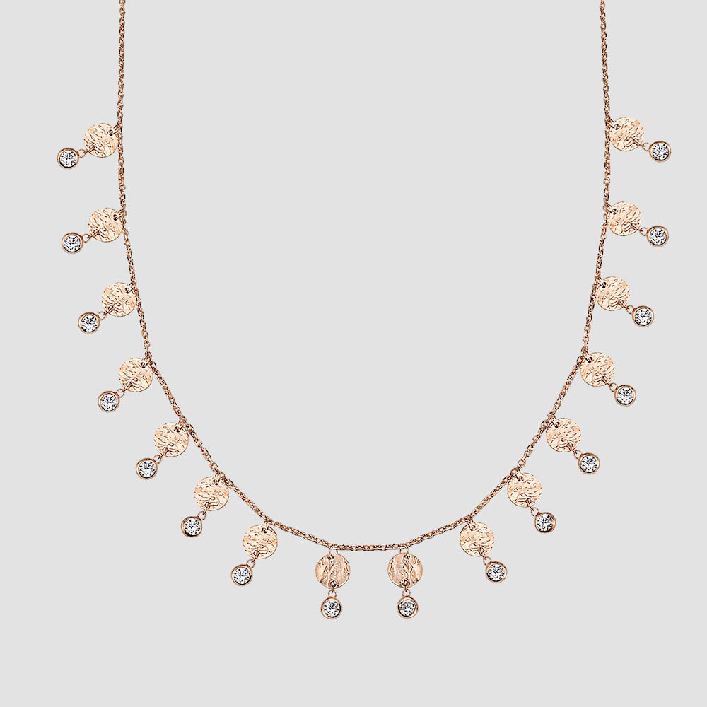 Shiny Charms Kette in Rosé mit gehämmerten Plättchen und weißen Zirkonia-Steinen von Dkeniz.