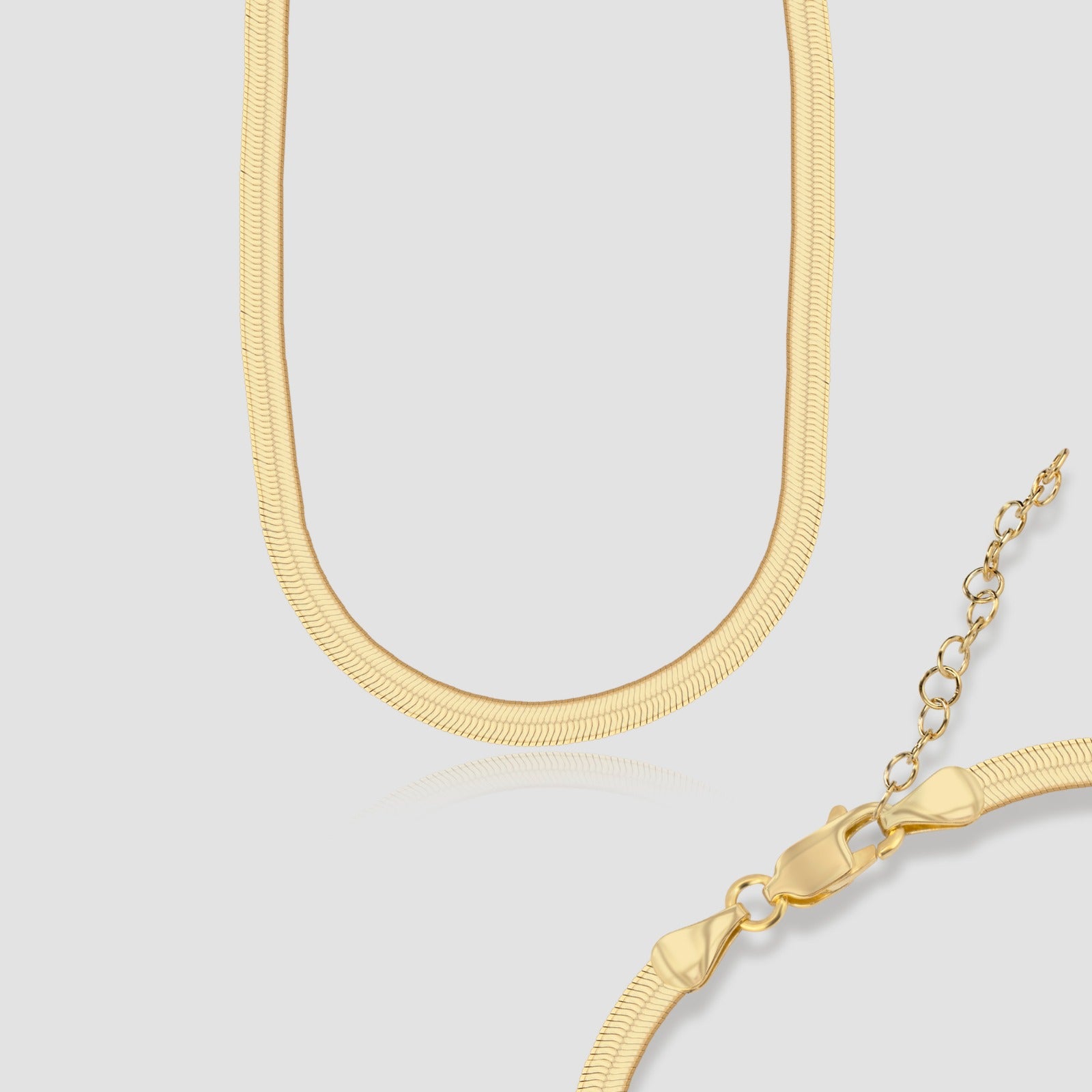 Sleek Halskette Gold Produktfoto mit Karabinerverschluss und Verlängerungskette.