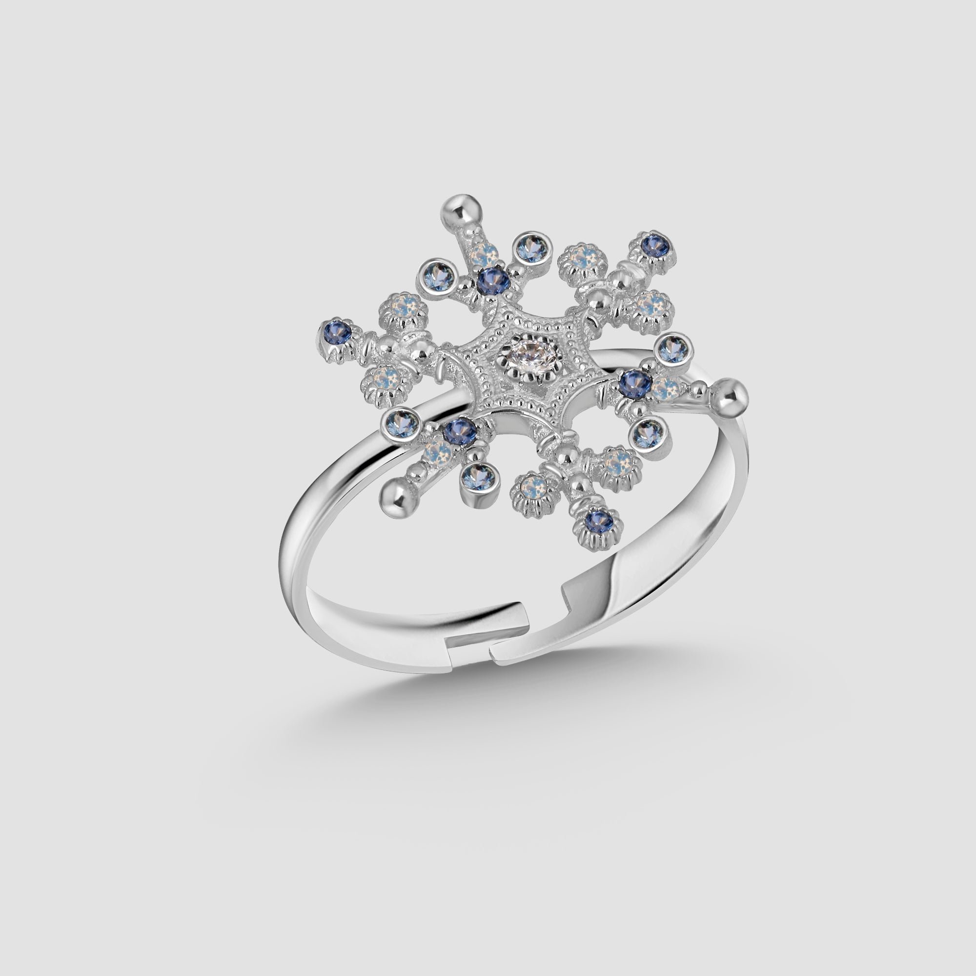 Snowflake Ice X Ring aus Silber mit Zirkonia, Freisteller von Dkeniz.
