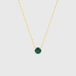 Solitär Green Chain Halskette in 14K Gold vergoldet mit grünem Zirkonia, Frontansicht.