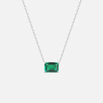 Solitär Green Emerald Cut Chain in Silber – 925 Sterling Silber Kette mit grünem Zirkonia, Frontansicht.