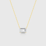 Solitär White Emerald Cut Chain in Goldlook: weißer Zirkonia im Smaragdschliff an 14K vergoldeter Kette.