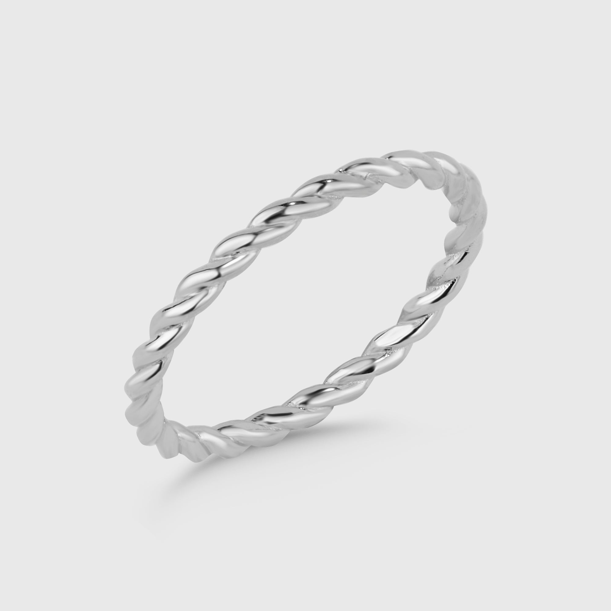 Twist Ring Silber filigran gedreht auf hellem Hintergrund von Dkeniz.